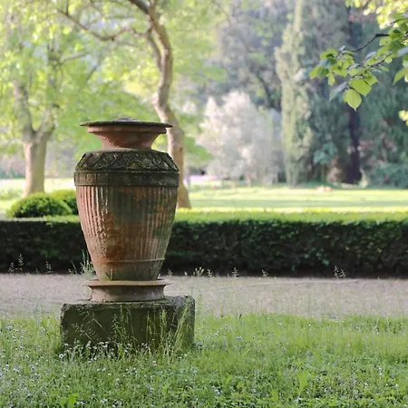 La De La Bastide